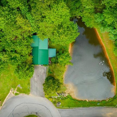 Hugs N Kisses Pool Table Hot Tub Pool Table Community Pool Close To Downtown Gatlinburg Eksteriør bilde