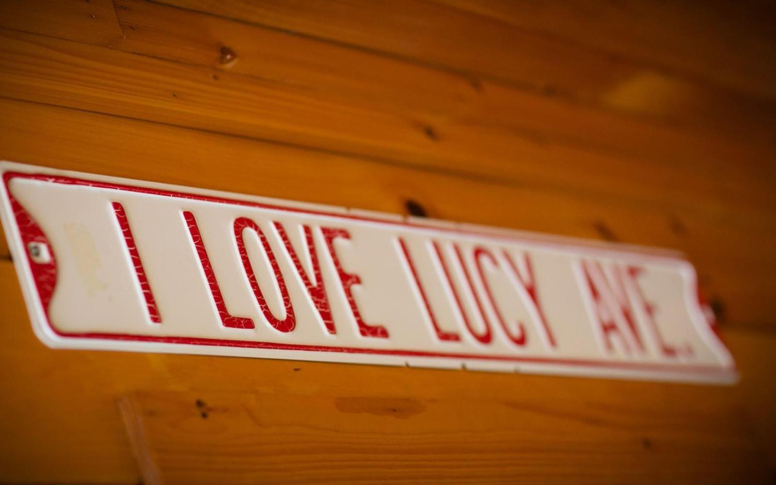 Hugs N Kisses Pool Table Hot Tub Pool Table Community Pool Close To Downtown Gatlinburg Eksteriør bilde