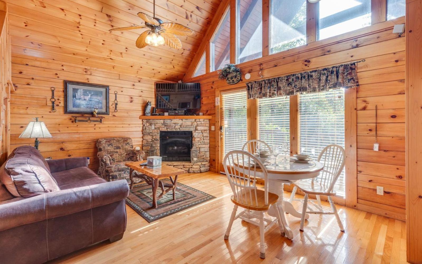Hugs N Kisses Pool Table Hot Tub Pool Table Community Pool Close To Downtown Gatlinburg Eksteriør bilde